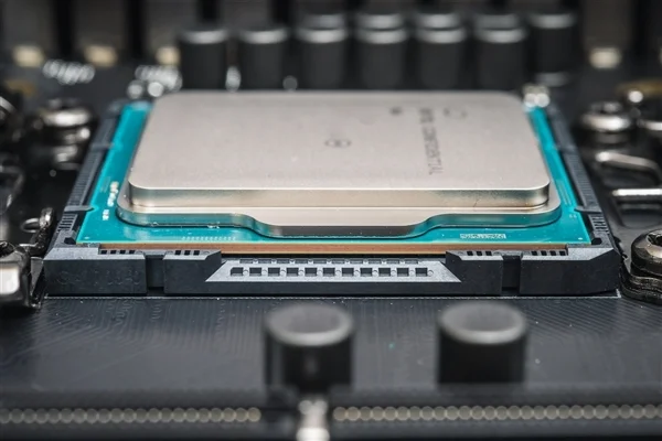 被約談后中國廠商能多買華為嗎！英偉達尚未拿到H20許可證：美國商務部積壓案件多