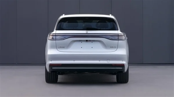 最親民的鴻蒙智行來了！上汽集團總裁賈健旭帶華為余承東試駕尚界H5